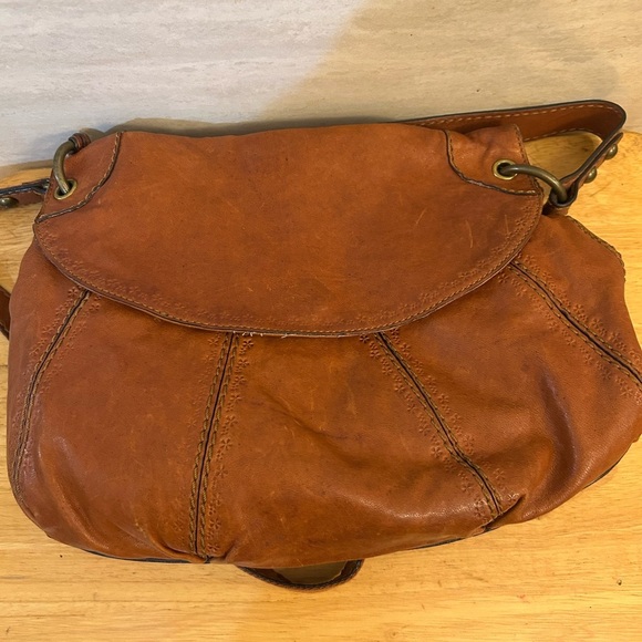 Fossil Rustic Brown Leather 2 in 1 Crossbody/ Shoulder Bag with Vintage Appeal - Picture 7 of 14